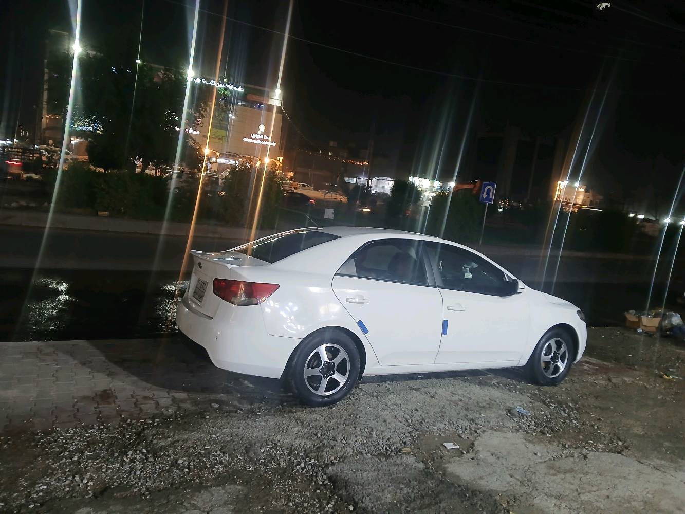 السلام عليكم 
سيراتو موديل ٢٠١١ نظيفه كير ومكينه ووتبريد وصدر خير من الله وما بيهه اي نقص والسياره كلش حلوة وكاعده عليهه غرامات مروريه ٢٠ ورقه الي يريدهه هذا رقمي ***********