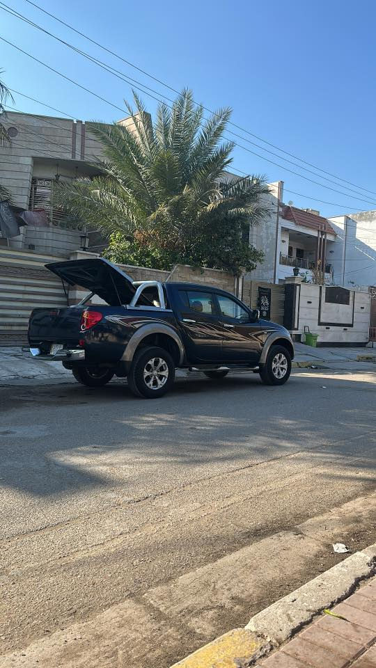 السلام عليكم
بيكم مسيو بوش 2015
محرك6سلندر كير اوتماتيك فورويل بانزين 
ماشية 165 
بيه جراد قليل وصبغ بلذيل السعر 155
للستفسار *********** عنوانه بغداد
