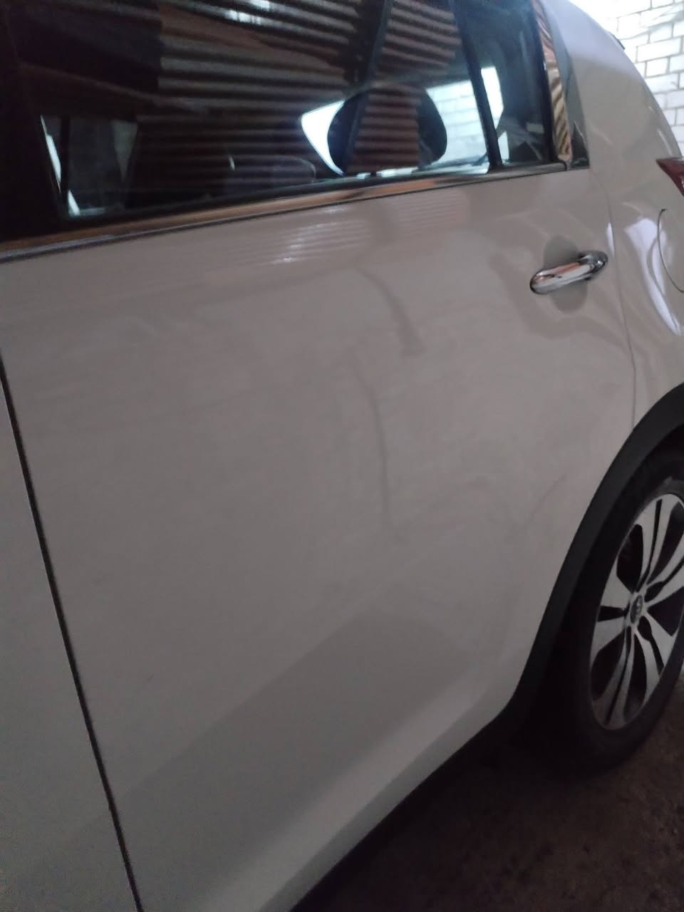 السلام عليكم كيا سبورتج موديل ٢٠١٤ ماشيه ٨١ ألف بسمي مكفولة من الصبغ بيها بارد قليل بجاملغ السايق وبيها ٣شخوط صغيره رايدها ١٥٢ وهذا رقمي ***********
