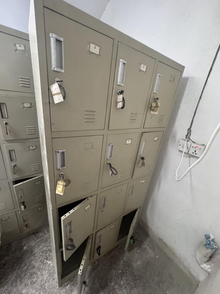 للبيع لوكرات عدد ٢  كل لوكر ١٥ خانه سعر لوكر الواحد ٥٠  الف بغداد ***********
