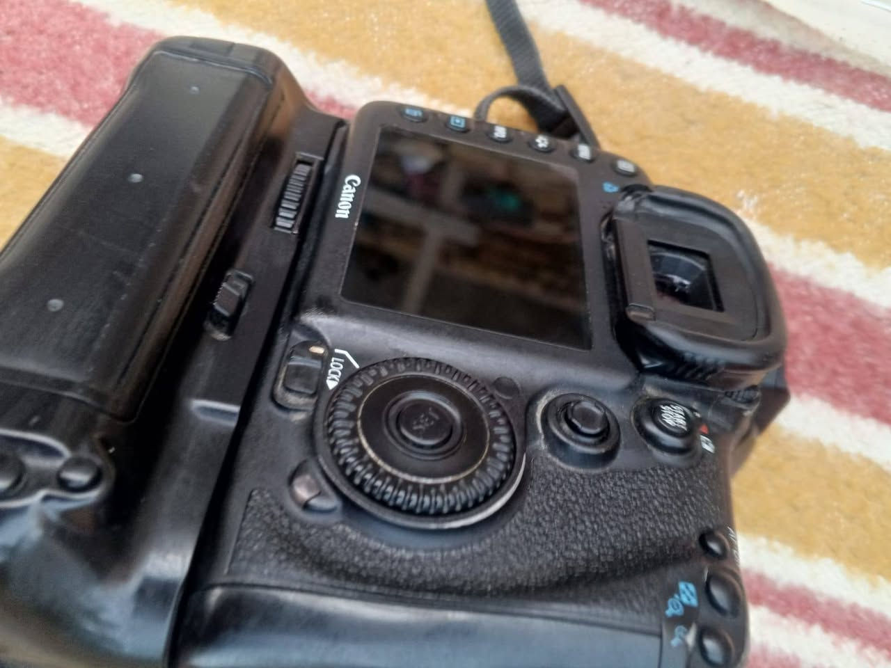 كاميرا كانون 7D
عدسه 18-55mm
زوم 300-70
دبل بطاريه 
ملحقات -شاحنه+ كيبل نقل +حزام كتف + جنطة
مستخدمه فقط بالزياره الاربعينيه للتواصل  
***********
