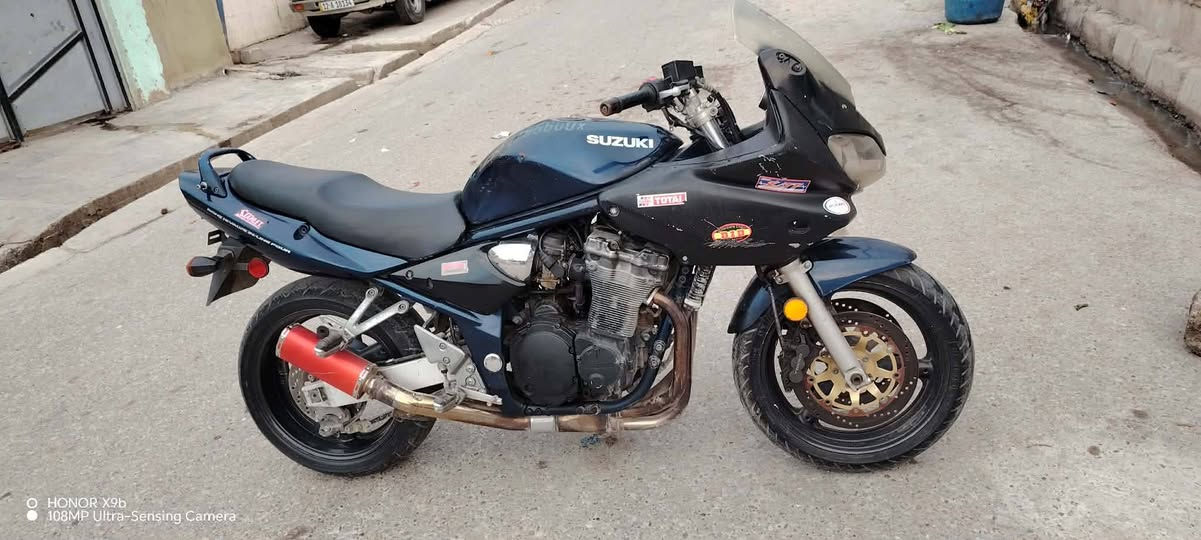 السلام عليكم شباب دراجه ساسوكي للبيع  1200 cc سرعة 260سعر خاص مكاني موصل جانب لايمن ***********
