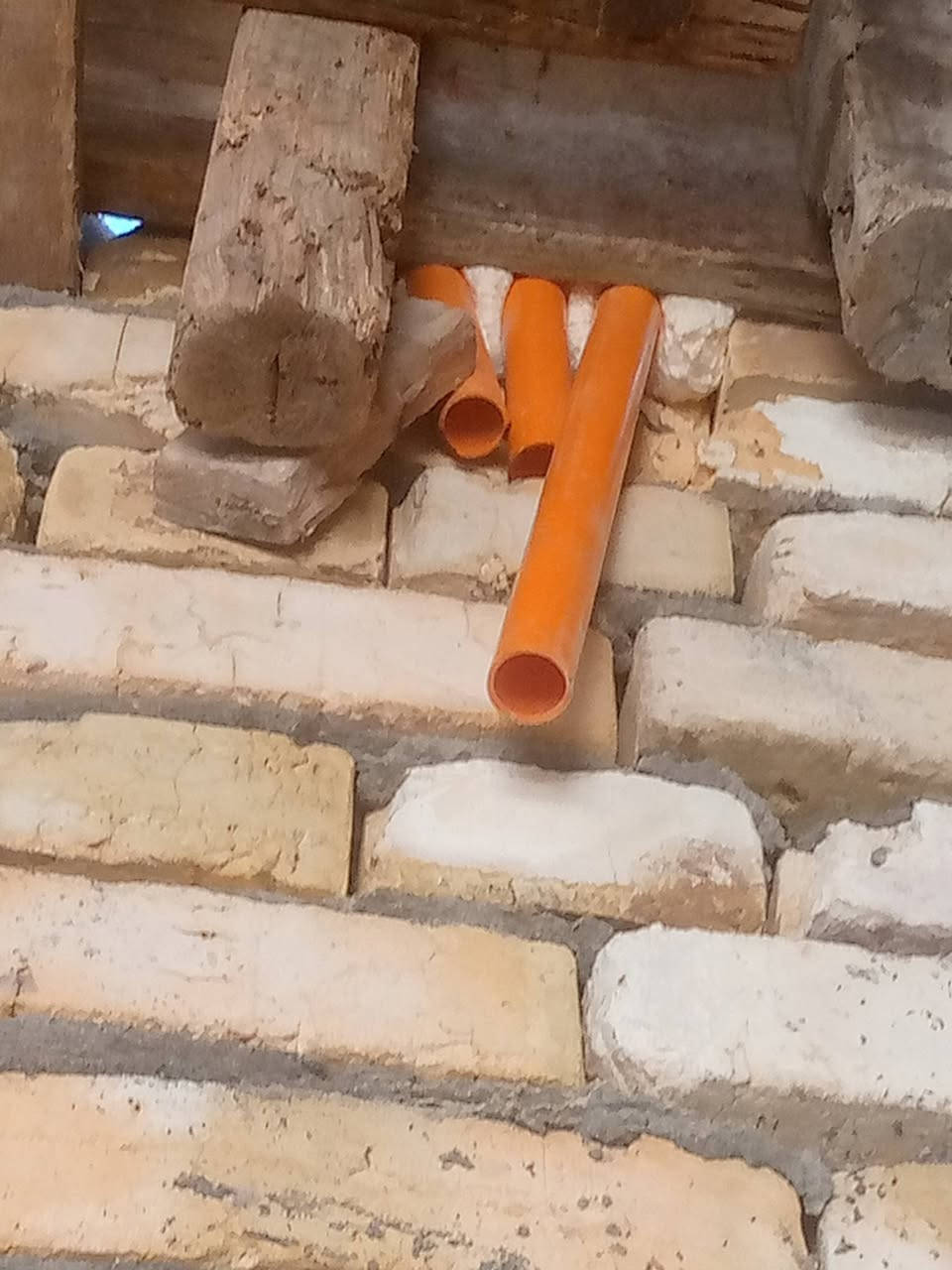 شغل كهربائيّ تأسيس بيوت السعر مناسب *********** سعر القطعه ٣الف
