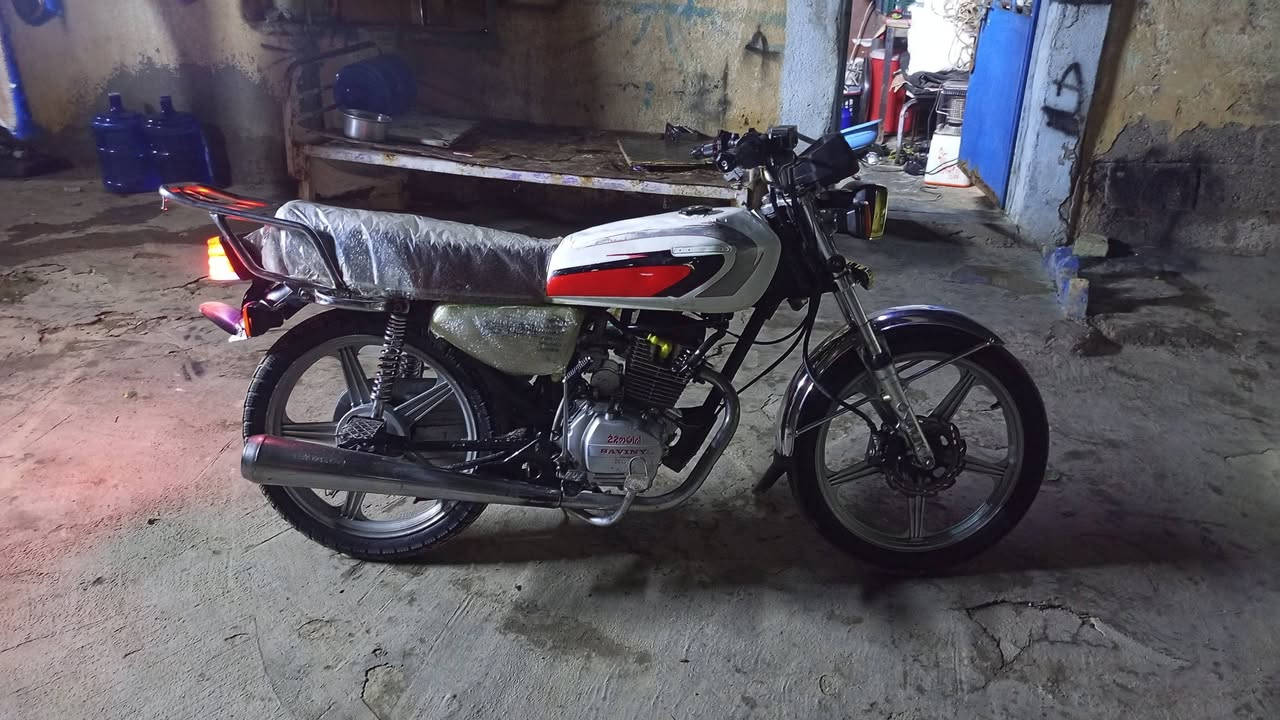 السلام عليكم دراجه ايراني 2019 5كير كهربائيات كامله بس عوزه باتري محرك مكفول ناعم لا بخار لا صوت خير من الله  الدراجه نعومه طسه رزانه تخبل خير من الله/السعر425 وبيها مجال /رقمي/***********/مكان بغداد جسر الفرنسي قرب فلكت حي النصر
