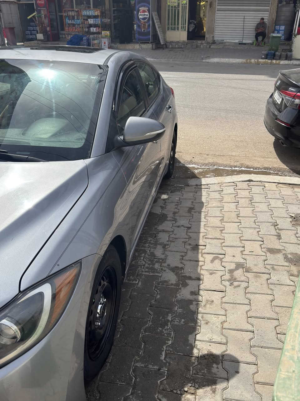 النترا موديل 2017 لمتدد فول مواصفات واحد على واحد وارد امريكي بدون ضربه اختصرت الكلام الك كله بالصور وكلشي مذكور عندك ماشيه 157ميل وقابل للزياده ويلها بلادي رياضي 17 موجود السعر 128 وبيها مجال للشراي وتحياتي للجميع الاتصال *********** واتساب متوفر العنوان بغداد  والله يرزق الجميع يارب
