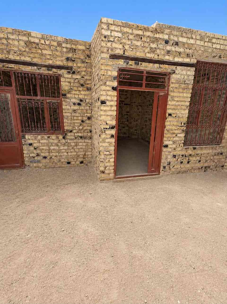 عرضه للبيع  بيه هيكل مساحتة 140متر
قرار محكمه موقعه براكية كفه جامع الخزاعل
سعره رخيص خابر بيك خير وتدلل اريد ابيعه
*********** متواجد مازنجر واتساب
