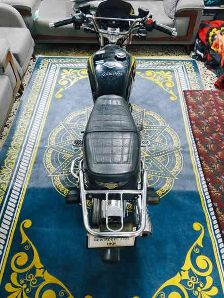 السلام عليكم دراجة ايراني موديل 2025 خمسة كير سلف هندر اوراق اصولية كهربائيات كلها شغالة تشغيل عن بعد بصمة محرك 200 ضاغطة وزنجيل السعر 800 بيها مجال قليل دراجة جديدة رمبة  العنوان بغداد الشعلة
***********
***********
