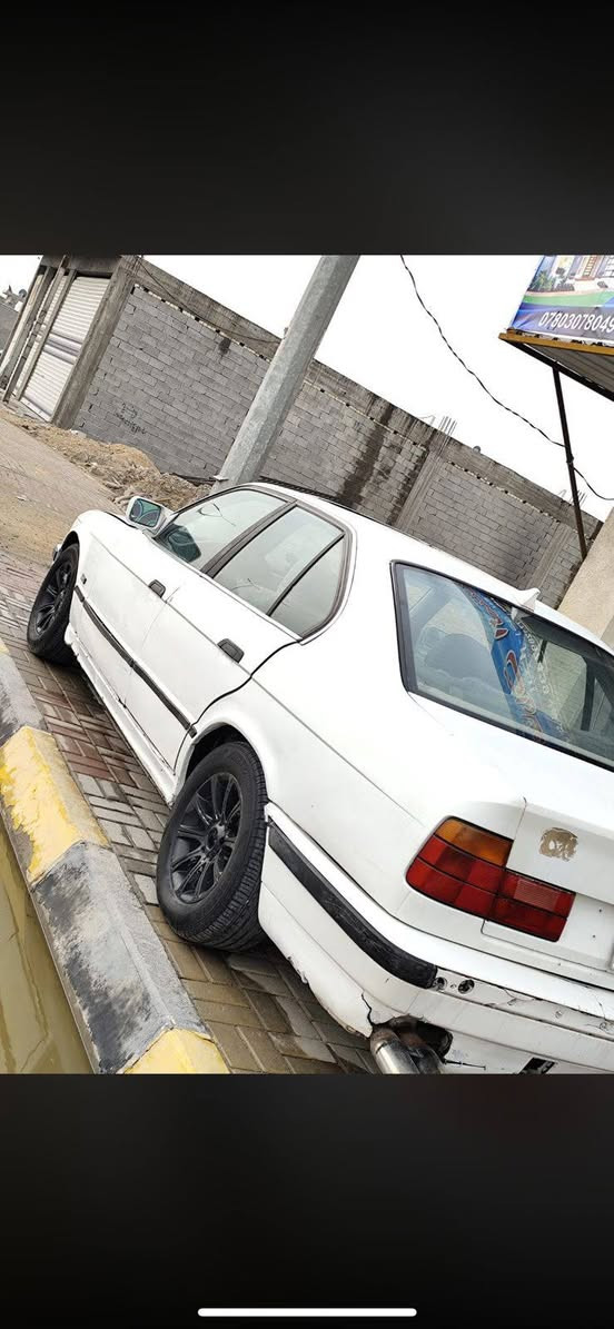 السلام عليكم
بي ام 525 مسكر فانوس 1991 
رقم انبار تستلم رقم الجديد 
كير عادي 
محرك وكير و اكسل كفاله 
بيه صبغ جاملغ الأمامي عكس السايق 
29 وبيها مجال 
***********
مكان السيارة كربلاء
