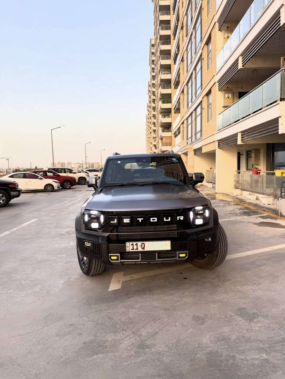 جيتور T2 2025
جيتور T2 2.0L LUXURY

الموديل: 2025 (هارلم)
العداد: 11,000 كم قابل للزيادة

اللون: السلفر (المات الطافي) المميز داخل زيتوني

المحرك: 4 أسطوانات L 2.0 تيربو 254 حصان حقن مباشر
عزم الدوران (نيوتن-م): 390
ناقل الحركة: اوتوماتيكي دبل كلاتش من 7 سرعات
نظام الدفع: نظام دفع رباعي متطور من BorgWarner

الضمان الأساسي: 6 سنوات وعداد كيلومترات مفتوح
ضمان المحرك: 10 سنوات او 1،000،000 
بعدها داخل الضمان و الصيانة كلها داخل الشركة 

المواصفات:

*فتحة سقف بانوراما 1.1م
*إطارات قياس 20 إنچ
*الصندوق شفط
*الشباك الامامي المضاء  بجيتور 
*مثبت سرعة مع رادار تفاعلي
*نظام القيادة شبه الذاتية
*نظام الكبح التلقائي في حالة الطوارئ
*نظام تحذير الاصطدام الامامي والخلفي
*كاميرات محيطية 540 درجة
*حساسات أمامية وخلفية
*نقطة عمياء
*نظام تحذير مغادرة المسار
*نظام المساعدة للبقاء في المسار
*شاشة التحكم بقياس 15.6 إنچ
*شاشة القيادة بقياس 10.25 إنچ
*نظام صوتي متطور 12 سماعة من Sony
*نظام أبل كاربلاي وأندرويد أوتو لاسلكي
*نظام اوامر و تحكم صوتي
*مقصورة الركاب من الجلد الفاخر والكنتارا
*مقعد السائق والراكب كهربائي
*مقاعد السائق والراكب مبردة
*مقاعد السائق والراكب مزود بذاكرة لحفظ 3 وضعيات الجلوس
*إنارة ترحيبية مع إنارة محيطية متعددة الالوان
*عتبات الأبواب مضيئة
*مصابيح أمامية وخلفية أوتوماتيكية LED 
*التكيف التلقائي للضوء العالي
*نظام تقليل الضجيج النشط مع زجاح مزدوج
*المرايا الجانبية قابلة للطي كهربائياً ومدفئة
*دخول ذكي و تشغيل عن بعد
*خاصية إغلاق نوافذ وفتحة السقف عن بعد
*شاحن هاتف لاسلكي سريع
*نظام تنقية الهواء PM2.5 وفلتر N95
*مسند الذراع الوسطي مع ثلاجة
*انماط قيادة متعددة للطرق الوعرة
*وسائد هوائية امامية و جانبية عدد 6
*ماسحات الزجاج الأمامي مع حساس للمطر
*دوسات جانبية
*نظام الفرامل الأوتوماتيكي Autohold
*نظام التحكم بنزول المنحدرات
*نظام المساعدة لصعود المرتفعات
*نظام مراقية ضغط الاطارات

مكان السيارة بغداد/المنصور ***********
