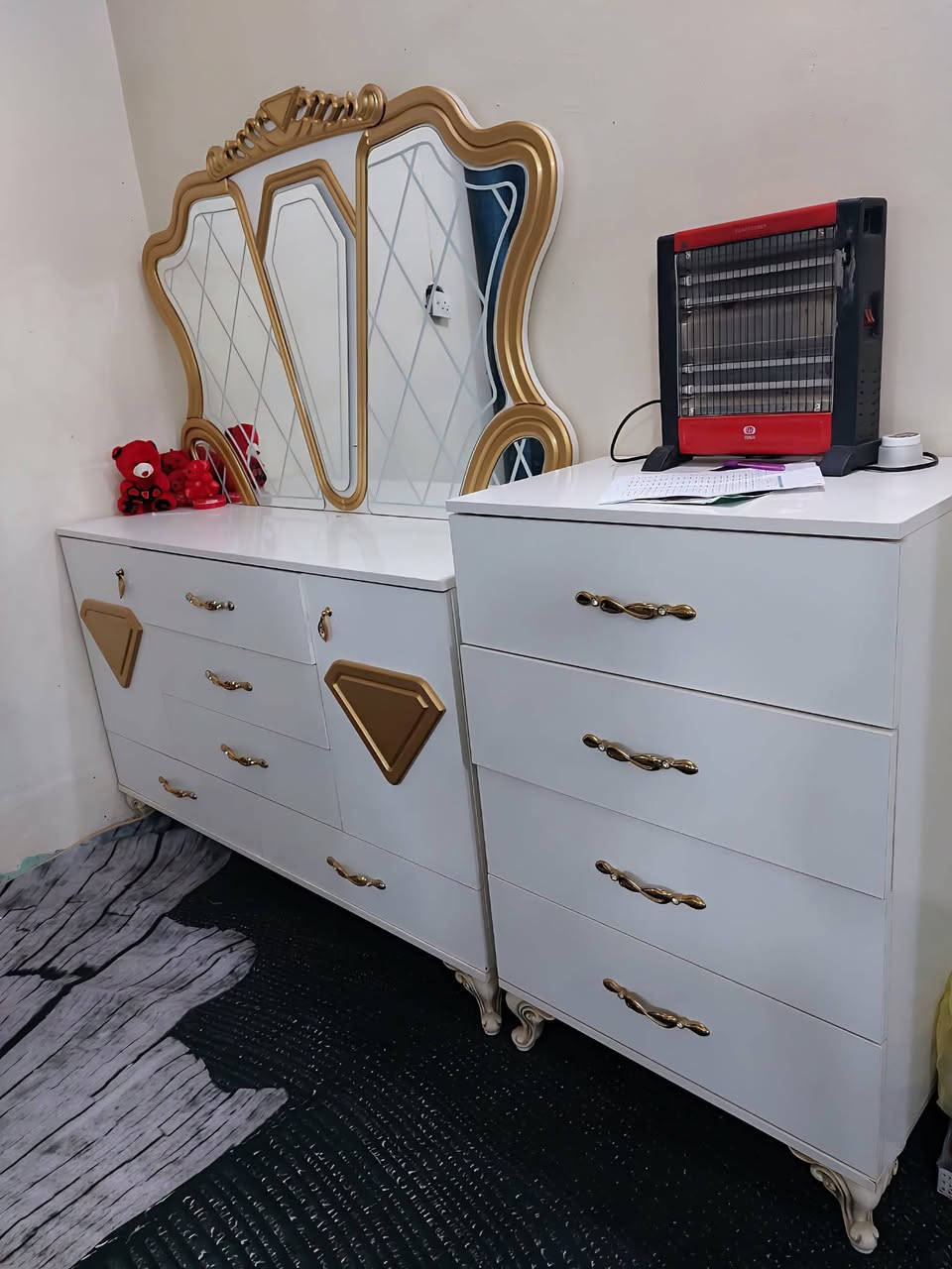 غرفة تركية درجة اولى شخط مابية نضيفة فول
بيع مستعجل 
*********** اتصال
