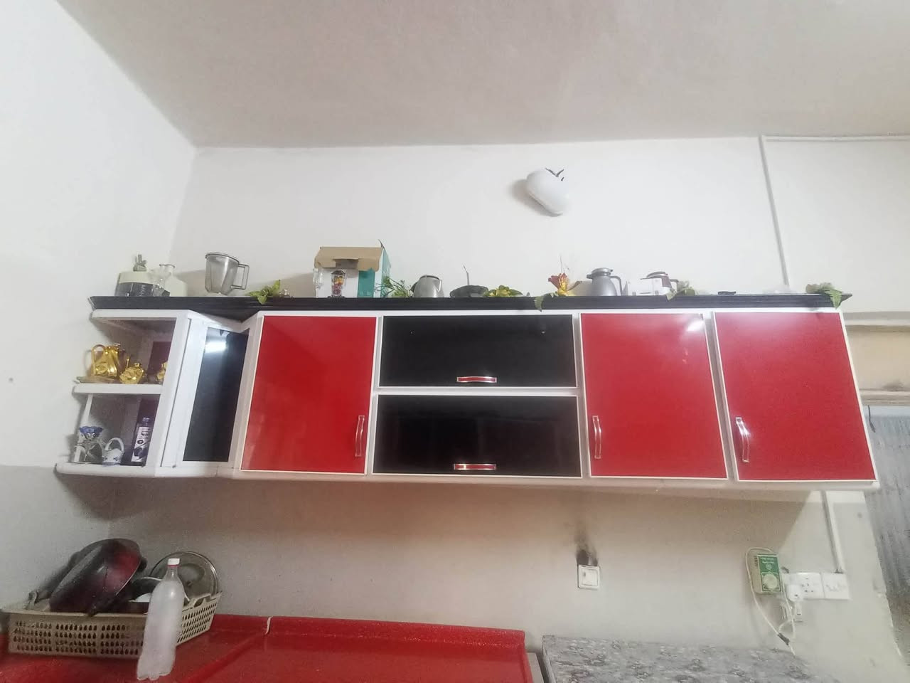 سلام عليكم طخم كامل مع المرشحه بدون طباخ للطباخ مو للبيع 
كرانيت اصلي والمنيوم اصلي طخم جديد نضيف مرتب
السعر 600 وبي مجال 
للاستفسار***********
