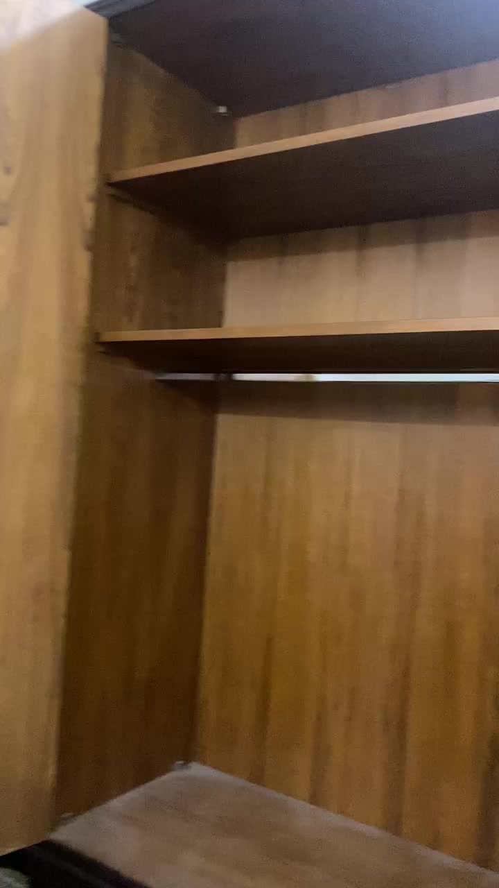 1- سرير نفرين 
2- كنتور 
3- ميز تواليت 
4- بوفية عدد 4
5 - اللون بذنجاني خشب صاج اصلي 
6- السعر 4 مليون و 500 الف  * وبيها مجال *


**إذا كنت صاحب هذا الإعلان وتريد حذفه لأي سبب، رجاءا أرسل رسالة إلى الدعم الفني**