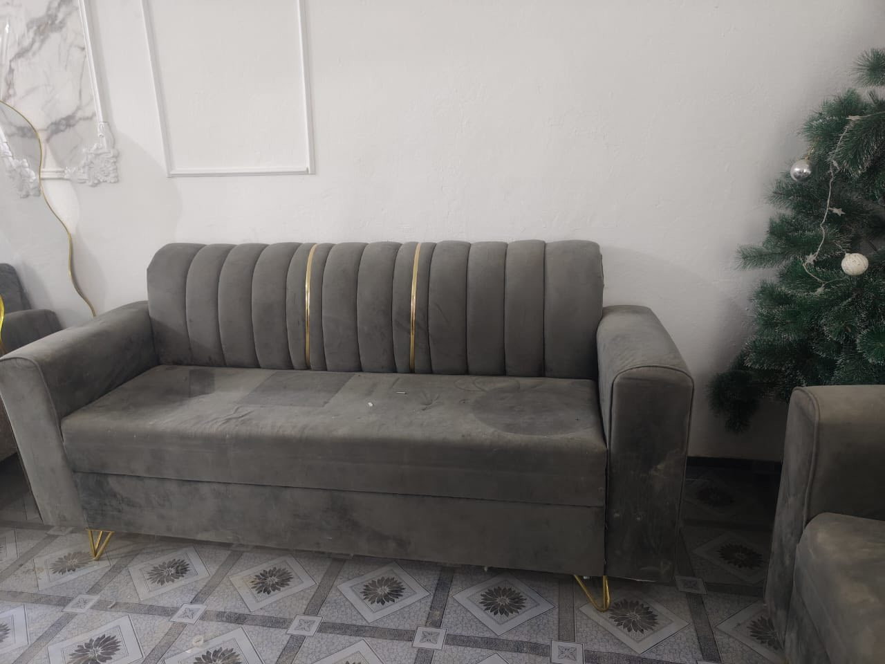 السلام عليكم كاونتر كلش جديد مستخدم شي بسيط والسنك مرمر للبيع والتخم ايضا الرصاصي 5 مقاعد والجوزي 5 مقاعد مستخدمات شي بسيط وحاليا متروكات وعليهم تراب والجوزي بي ضرر بسيط ***********
