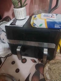 قلايه هوائيه ام جرارتين.. جديده جدا جدا.. استخدام يومين بس.. ب٩٠ الف.....