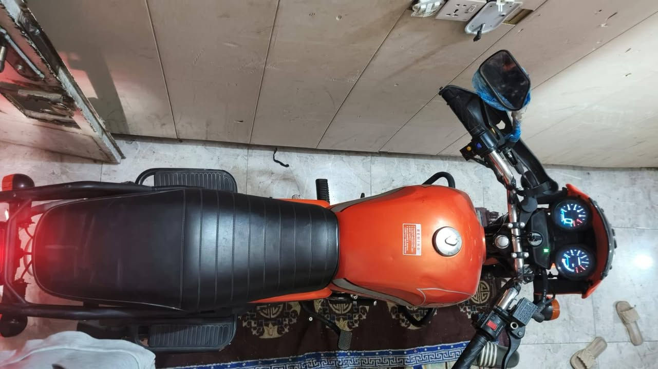 السلام عليكم دايون موديل ٢٥ مرقم وكامل وبعدها باسم المعرض يعني مباشر تحول والله شاهد الدراجة ما مشتغله دلفري اشتريتها وباقيه طابكة بنفس المكان مكاني بغداد وسعرها ب 2400 وبيها مجال للطيبين
***********
