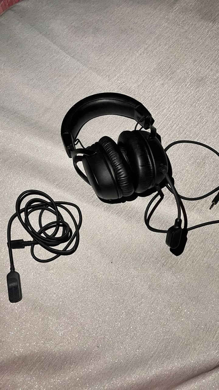 السلام عليكم شبابنه الطيبه
سماعات هايبر اكس كلاود 3 سلكي.اخر تحديث
مستخدمه سبوع واحد فقططط + موجوده الكارتون حتى الچيس موجود
اخذته 100. 
ابيع 80 وبيهه مجال بسيط. وتوصيل اكو لكل المحافضات ❤️


**إذا كنت صاحب هذا الإعلان وتريد حذفه لأي سبب، رجاءا أرسل رسالة إلى الدعم الفني**