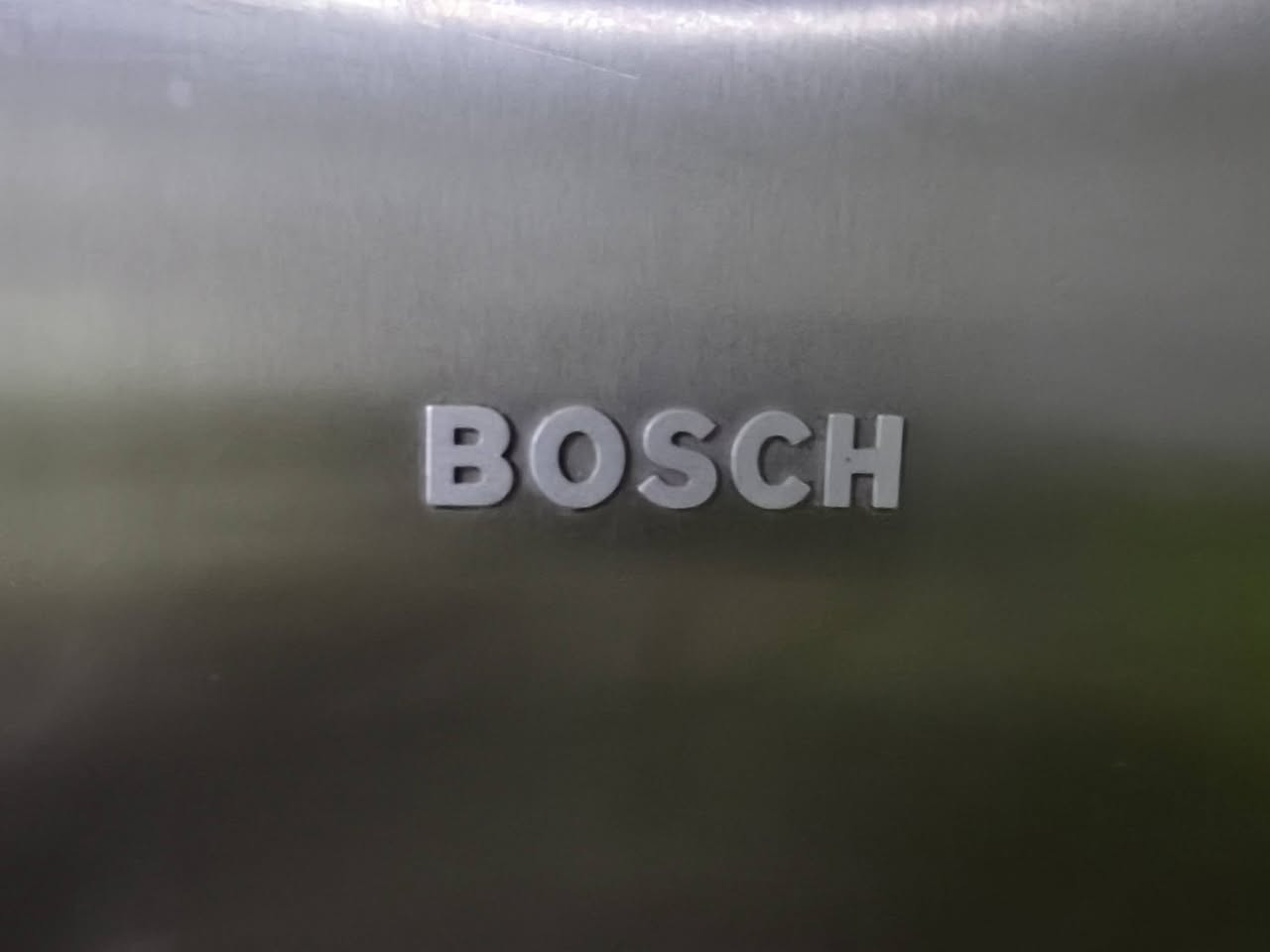 ثلاجة للبيع بوش ياباني أصلي معروفه البوش بابين باب مجمده وباب ثلاجة شغاله بس عوزهه غاز للتواصل***********
