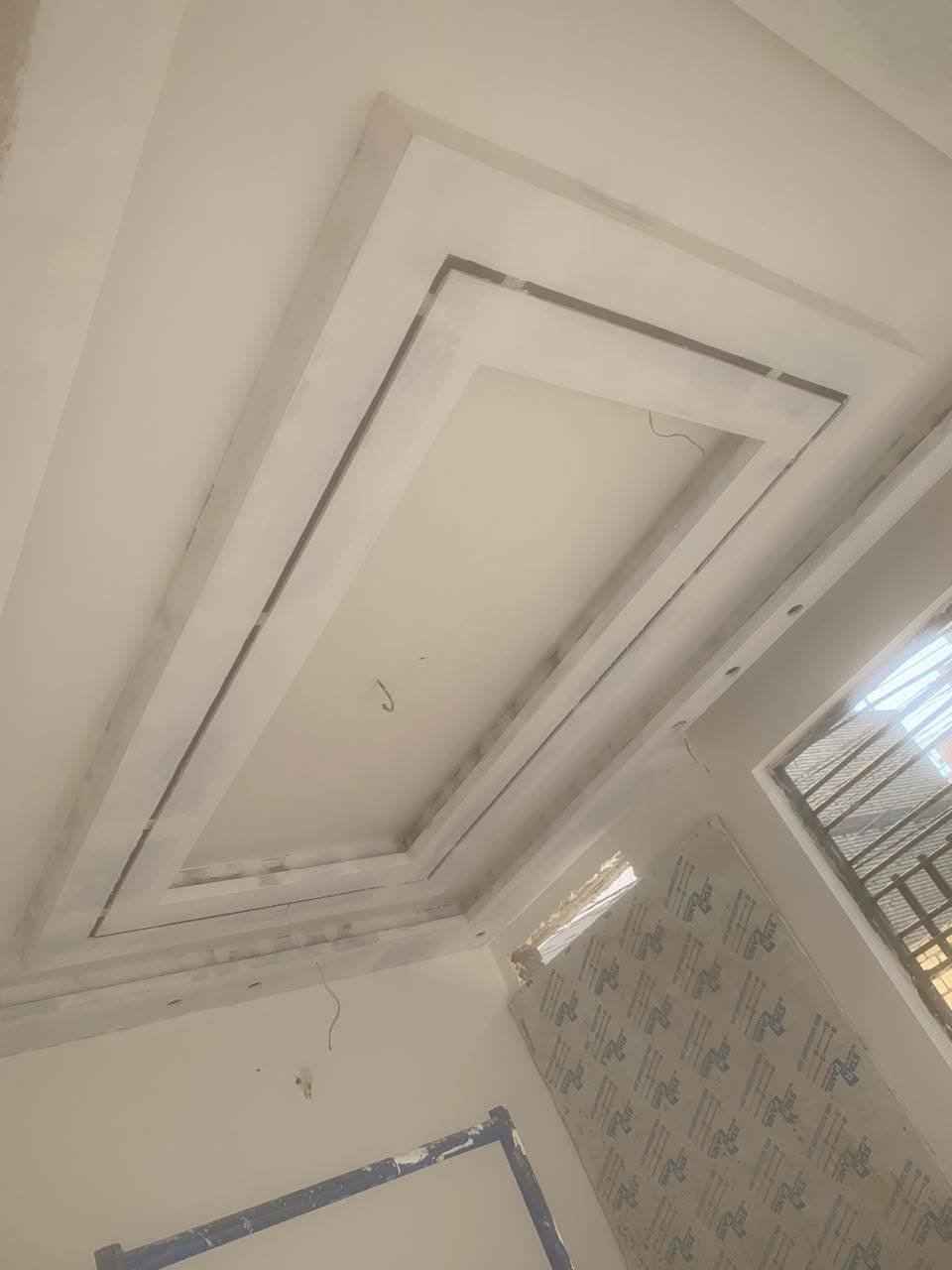 خلفه معه كادر متفرغ 
نشتغل كافه اعمال الديكور
صبغ طلس واجهات مدارس  اخفاء السيراميك
دوائر الدوله 
سقوف ثانويه اشرطه  كلشي يخص الصبغ وديكور***********
