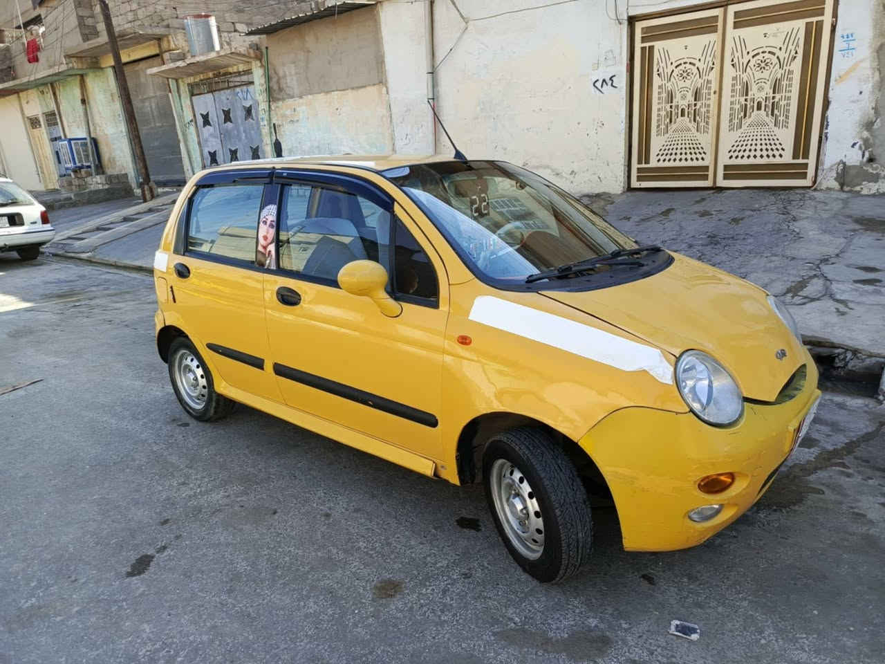 السياره مكينه تعمير جديد
تخم تاير رقم انكليزي 
السياره امصفره هيئه وغرامات 
جديده وبسمي اني شرعيها 
رقم نينوى ,2011
سعرها 38وبيها مجال الطيبين
***********
