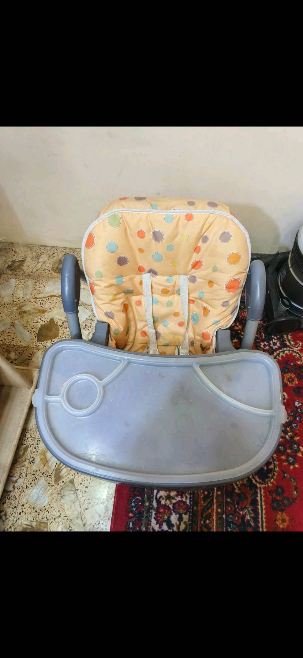غراض اطفال نظيفة 
سرير او كاروك 
كرسي طعام 
كرسي هزاز 
حجلة