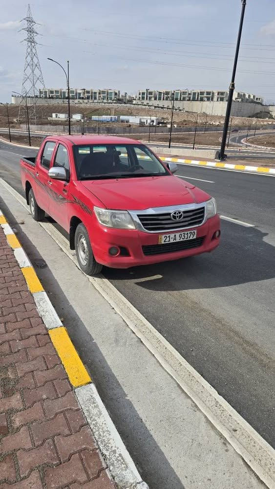 هایلۆکس مەرزیە 2013  پارچە ڕەش بەبێ لێدراوی و دەعم وە بۆدی بیلادی لەسەرە .
یەک پەڵە کارتی هەیە لە بۆدیەکەی.
سەیارەکە بەشەرتی..
گێڕ
مەکینە
ئەکسل
وە ٤ تایەی تازەی لەژێرە 
وە سەنەوی تا 2028  تازەیە مانگی 3
بە ناوی خۆمەوەیە .سەیارەی ماعرەز نیە .
نرخی ١٦٣ $ مەجالێکی برایانەشی هەیە 
بۆ پەیوەندی .....
***********
*********** السليمانية, العراق
