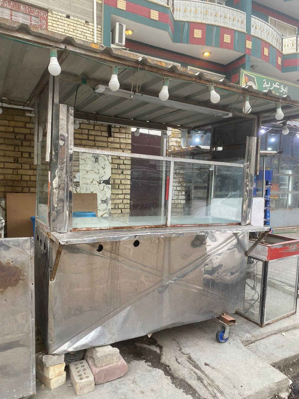 ميز فلافل او عصائر
ب75 الف 
بغداد الكرخ الجعيفر 
***********
