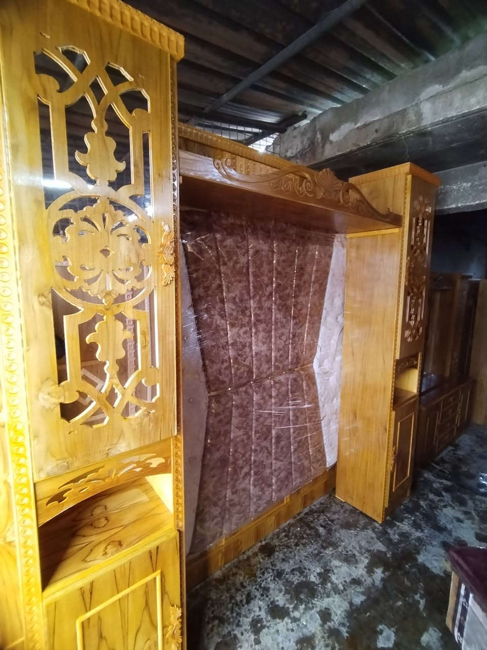 غرفه 5 ابواب. ابراج ملحق جديدها صاج 5مليم نقش زان يدات زان السعر 900 فقط بدون معامله العنوان موصل باب جديد داخل ساحة نادي الفتوه الرياضي مقابل افران السيد *********** اسيا ***********
