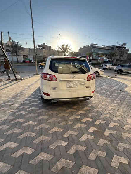 السلام عليكم هونداي سنتافيا 2012 خليجي فول مواصفات  بصمة فتحه 7 راكب محرك3500. 6 سلندر مكفولة كفالة عامة ماعدا تكحيل باب وره الصدر موضح بصور وداعاميات بيها شخوط بسيطه ماشية 141 حقيقي  بغداد جميلة للاستفسار***********
السعر158 بيها مجال بسيط
