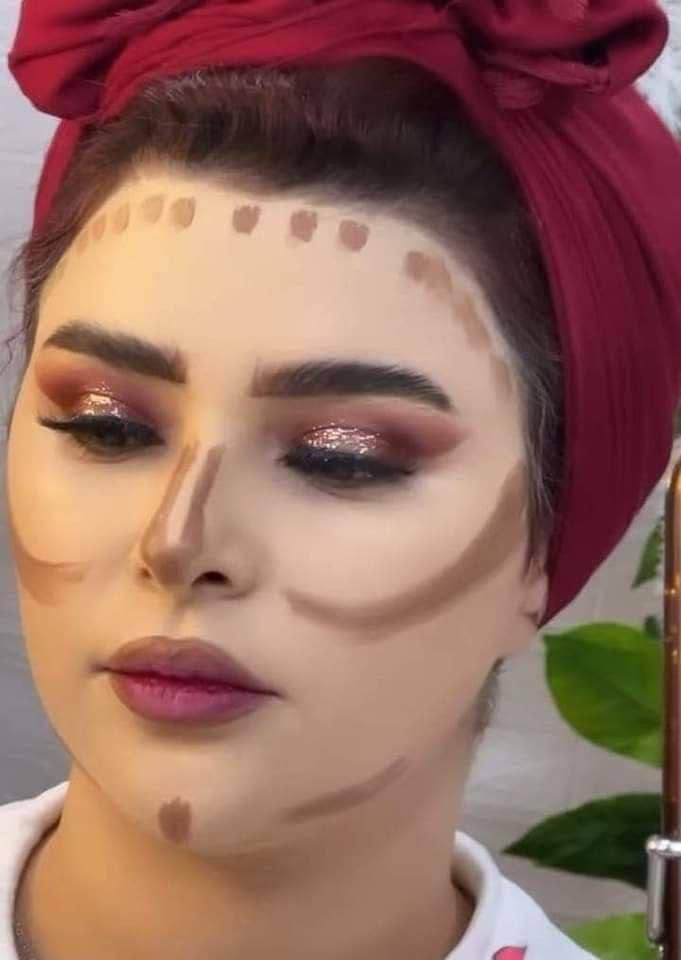 ابراز الملامح وتغيير معاني الوجه مع كونتور باليت ميكب فور ايفر ♥️
MAKE UP FOR EVER 
باليت معدني Ultra HD Foundation من Make Up For Ever 
باليت المعدني فاونديشن للتصحيح والهايلايت والكونتور باليت كونتور ميكاب فوريفر 
‏Makeup Forever ♥️
كوالتي عالي جدا 
صححي بشرتك وأخفي البقع والتصبغات عليها وأضيئي وانحتي ملامحك باستخدام باليت 
 بما في ذلك اللون الأبيض لتعزيز تخصيص اللون 
ابتكرت علامة ميك اب فور ايفر درجتين من اللون البيج الطبيعي لتناسبان جميع ألوان البشرة، بدءًا من الدرجات الفاتحة جدًا إلى الداكنة. أحد هذه الدرجات دافئ لمنح نتيجة طبيعية والآخر هادئ لمنح إطلالة أكثر كثافة.
اختاري أحد درجتي اللون البيج التي تتناسب مع لون بشرتك للحصول على تأثير طبيعي، أو أطلقي العنان لإبداعاتك واختاري من الدرجات العشر الأخرى.
فلن تخطئي باختيارك بتاتًا!
تركيبه كريميه سهلة المد والدمج ب١٢ تدرج لوني 
مناسب لجميع تدرجات البشره
كوالتي عالي جدا ♥️
السعر 6 الاف. 
🚘 يوجد خدمة توصيل لجميع محافظات العراق ٤ الاف 🚘


**إذا كنت صاحب هذا الإعلان وتريد حذفه لأي سبب، رجاءا أرسل رسالة إلى الدعم الفني**