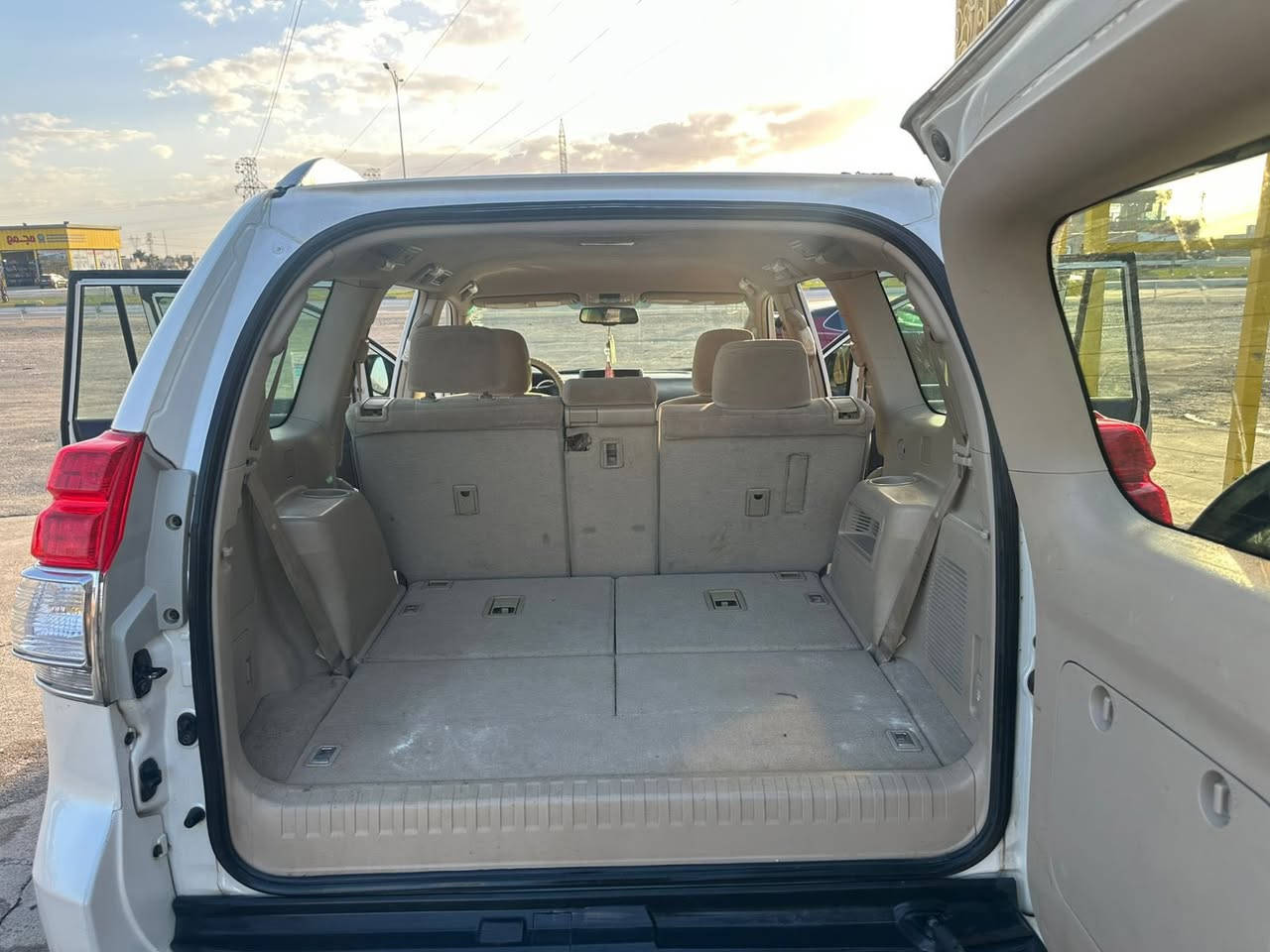 السلام عليكم برادو 2010مكفوله من حادث بيه تكحيل هلال قبق البانزين اثر شخوط سياره حلوه جاهزه من كول مجاميعه السعر198واي استفسار اخر اتصل *********** مع شكر و تقدير
