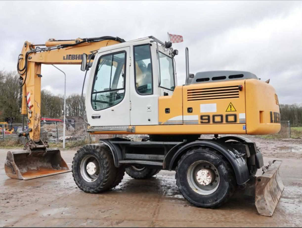 ‏Liebherr A900C
‏سنة الصنع 2007
‏ساعات العمل : 24.435 ساعة 
‏الوزن الاجمالي 18000 كغم 
‏المحرك 6 سلندر بقوة 95 واط 
‏الابعاد 8.80 × 2.70 × 3.30
‏مكيف هواء شغال / راديو / جگ همر / وظيفة هايدروليكيه شغال / كامرة خلفية 
‏الحفار جاهز من جميع النواحي جميع وضائف الدوران شغالة بمحرك وناقل حركة خالي من جميع العيوب
‏الحفارة موجودة في مدينة غدانسك 
‏جاهزة للشحن الى العراق بسعر 27.000$ امريكي 
‏مدة الوصول هي 30/ يوم بعد الاتفاق 
‏للمهتمين يرجى التفضل خاص 
‏


**إذا كنت صاحب هذا الإعلان وتريد حذفه لأي سبب، رجاءا أرسل رسالة إلى الدعم الفني**