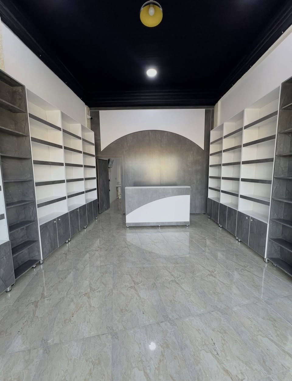 ديكور صيدلية حديث وجاهز للبيع
بتصميم عصري وأنيق، تشطيبات فاخرة وأرفف منظمة تناسب الصيدليات والمراكز الطبية ومستحضرات التجميل.

✅ جاهز للاستخدام مباشرة
✅ تصميم حديث وألوان راقية
✅ استغلال ممتاز للمساحة
✅ بحالة ممتازة

📞 للاستفسار والمعاينة يرجى التواصل ***********
