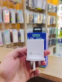 شاحن UK اورجنال • تايب سي وUSB • وسط المنطقة