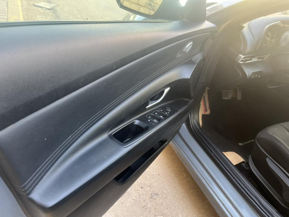 النترا
الموصفات : 🔻

المحرك:- 2000

الموديل 2023 sel فول عدة الفتحة 

🔘بصمة تشغيل 

🔘بصمة أبواب

🔘بصمة صندوق 

🔘تشغيل عن بعد

🔘رادار امامي رادار خلفي رادار جانبي

🔘مانع تصادم بريك ذكي 

🔘مدخلين شحن واوكس

🔘تبريد بيانو منفصل

🔘كاميرا خلفية دوارة

🔘كراسي تدفئة 

🔘مانع تصادم 💥 

🔘حساسات اطارات 

🔘مثبت سرعه Cross

🔘قيادة ذاتية 

🔘اضوية اماميه LED

🔘نضام ترحيب عند الاقتراب 

🔘مانع انزلاق 

🔘تدفئة بالكشنات

🔘دخول ذكي 

🔘نظام GPS + خرائط 

🔘3 أنظمة قيادة (smart ,Normal , sport) 

🔘شاشة اعطال الكترونية 

🔘زر عرض الكاميرا 

وبعد بيهة هواي مواصفات 

مكان السياره الديوانيه.  145 وبيهة مجال 
رقم قادسيه دولي 
تحويل ثاني يوم 
‭0774 430 7384‬
