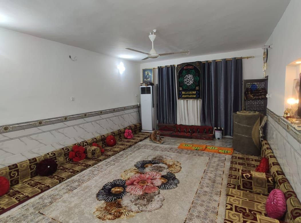 🏡 دار للبيع

📍 الموقع: أم العصافير – مقابل مدرسة النموذج.

📐 المساحة: 200 متر مربع، ركن على شارعين.

✨ مواصفات الدار:

- غرفتان نوم.
- صالة.
- مطبخ.
-  استقبال.
- صحيات داخلية وخارجية.
- محل تجاري ضمن الدار، مناسب للاستثمار

📞 للاستفسار والاتصال:

- *********** – حجي ستار الظالمي.
- *********** – محمد ستار.

📍 عنوان المكتب: سوق القشلة.
مكتب العدالة للعقارات
