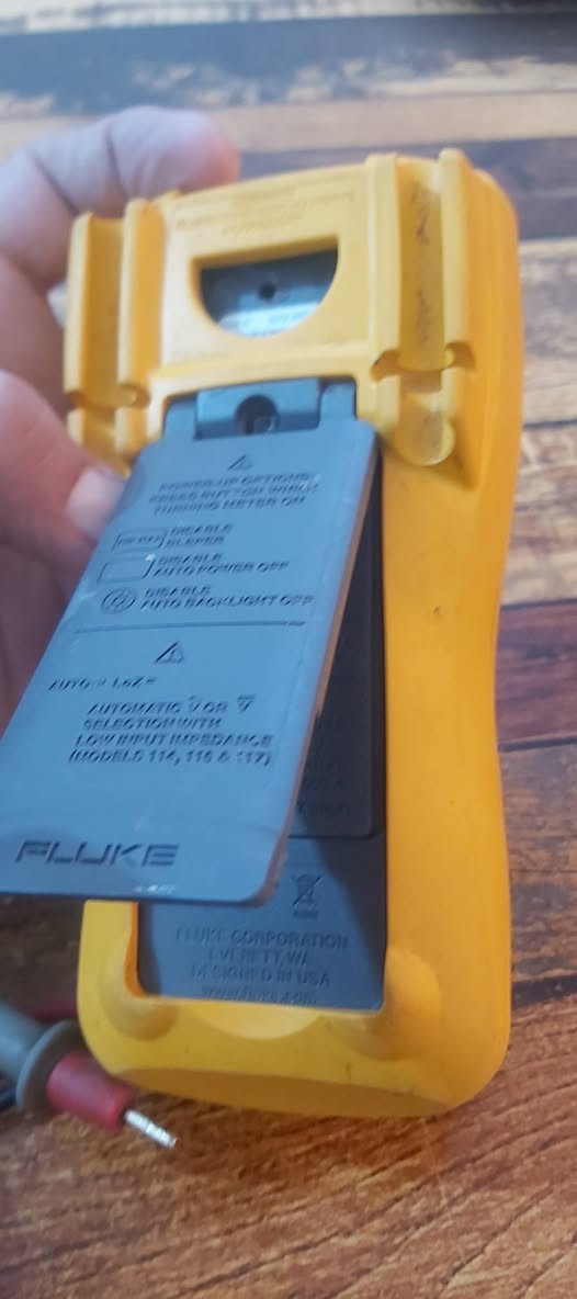 Fluke 115 امريكي اصلي مع اسلاك الفحص الاصليه مضمون الدقه والفحص


**إذا كنت صاحب هذا الإعلان وتريد حذفه لأي سبب، رجاءا أرسل رسالة إلى الدعم الفني**