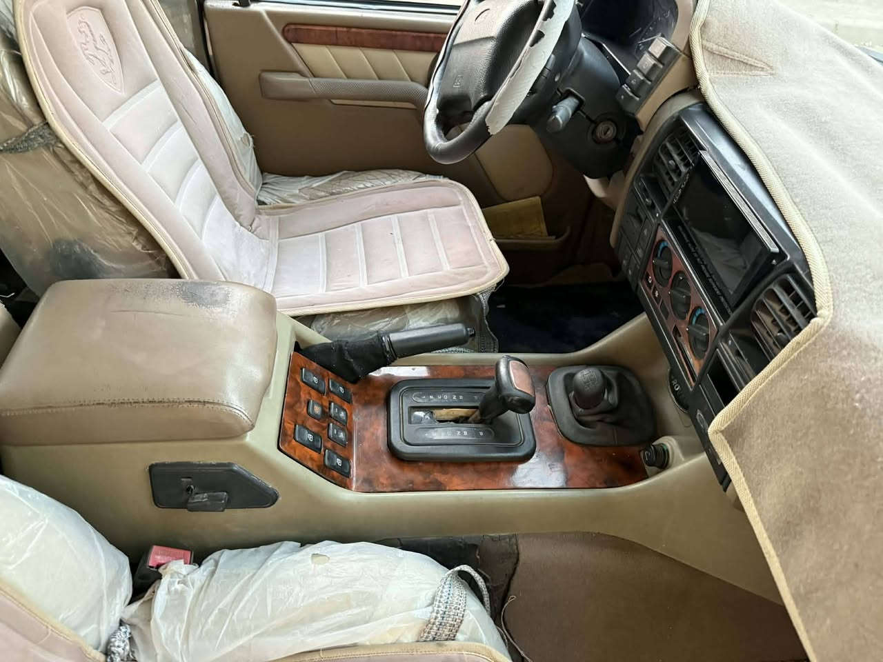 من رخصه الادمن ومكلف بالنشر
سياره دسكفري نظيفه موديل 96 بانزين وغاز 
الاستفسار الاتصال على الرقم ***********
