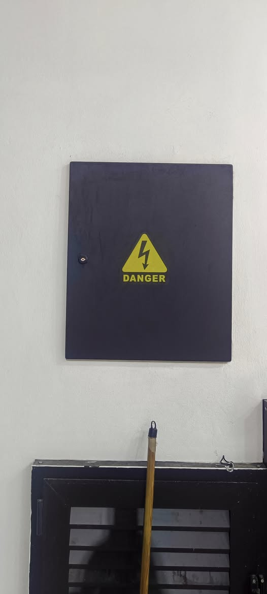 تأسيسات كهربائية عامة للمنازل والبنايات بوري +سيمنز عمل بوردات السيطرة الكهربائية ATS عمل منضومات الطاقة الشمسيه عمل منضومات كاميرات المراقبة عمل انارة البروفايل للديكورات بكادر مختص ومتميز بمجال الكهرباء 
وضمان العمل للاستفسار الاتصال بالرقم ***********
