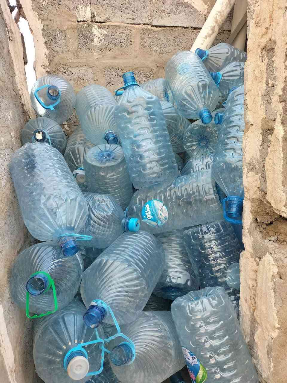 السلام عليكم قارورات بيهن نضيفات اوبيهن مستعملات3الف كركوك العروبه هاذه رقمي ***********
