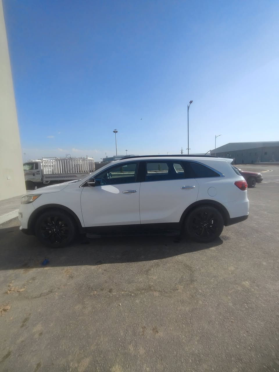 للبيع سورنتو 2019 وارد أمريكي 
السياره ماشيه : 57 ميل 
محرك : 6 سلندر  جي دي اي 

مواصفات السيارة : 
1- مثبت سرعة  
2- مانع انزلاق 
3- ABS
4- شاشه 
5- كامرة خلفية
6- تحكمات ستيرن 
7- إشارات مري جانبية 
8- سبعة راكب 
9- ضرر فقط دعاميه اماميه
10-حساسات جانبيه بل المري 

حالة السيارة : نضافتها 95 بل الميه 
 ما بيهه اي نقص ماتخسر عليه دينار   

عنوان السياره اربيل شرط تحويل 

سعر السيارة : $235 و قابل للتفاوض 

للإستفسار : ***********.      ***********
