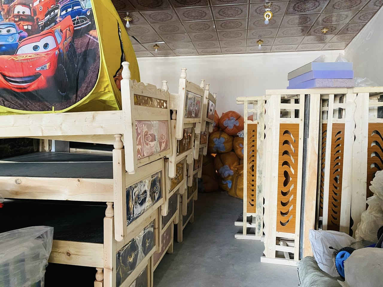 مجمع فتحي الحمزة.. عالمٌ من الاختيارات في سقفٍ واحد
من أناقة مظهركم إلى راحة منزلكم، نحن هنا لنلبي تطلعاتكم.
​أحدث موديلات الملابس (نسائي - رجالي).
​عالم الأناقة: أحذية وحقائب متميزة.
​منزلك أجمل: أثاث خشبي (غرف نوم، سريرات، بوفيات) ومفروشات راقية.
​ركن السعادة: ألعاب أطفال متنوعة.
العنوان: ناحية الزاب - قرية النميصة - الشارع العام.
زورونا.. تجدون ما يسركم ويرضي ذوقكم #علان_مدفوع_الثمن


**إذا كنت صاحب هذا الإعلان وتريد حذفه لأي سبب، رجاءا أرسل رسالة إلى الدعم الفني**