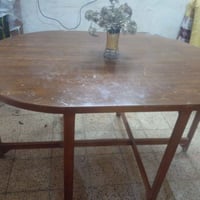 ميز طعام • ست كراسي • ٤ كراسي تحتاج تصليح
