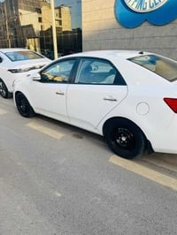 كيا سيراتو خليجي موديل12 سيارة مكفولة من ضربة  بيها صبغ نصف جاملغ خلفي...