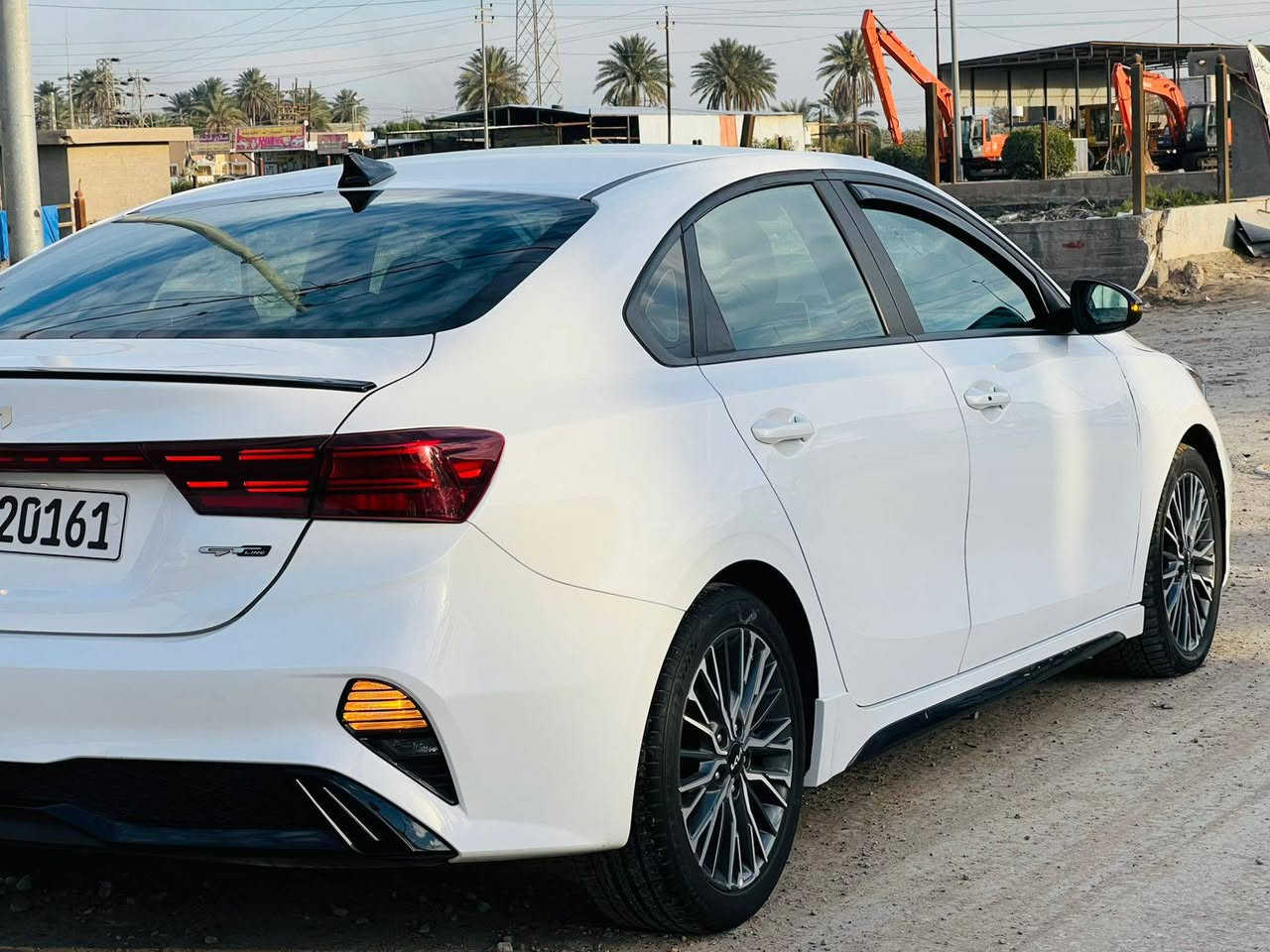 سلام عليكم 
فورت للبيع 
موديل 23 
فول مواصفات من عداه الفتحه 
شبر بارد بلباب سدر 
رقم الهاتف ***********.   ***********
