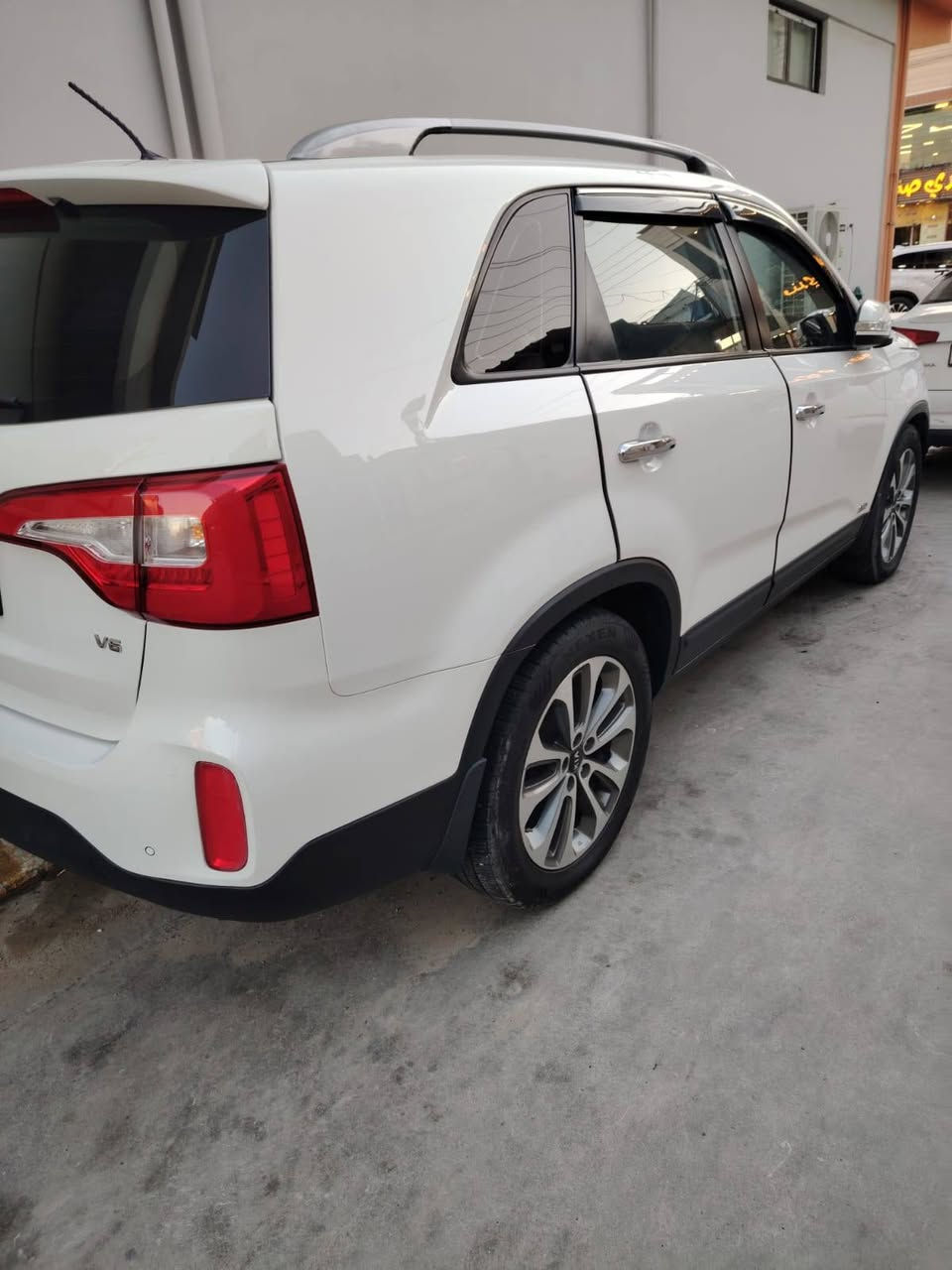 كيا سورنتو 2014 خليجي   كويتي فول مواصفات 1/1
مكفوله كفاله عامه حتى الدعاميات سياره جديده وحلوه
رقم بغداد انكليزي فور ويل دفع رباعي 4×4
بانوراما 
زراك لايت
مري شفط
علامة سورنتو بالدواسه
الاناره داخليه لد 
اشارة ترحيب بالابواب عند الاقتراب 
بردات خلفيه بلادي
يدات نيكل اصلي مع بصمات ابواب 
اشاير بالمري
تحكمات ستيرن فول اربع جهات 
داخل جلد قرميدي بلادي
الكشنات تبريد تدفئه + كهرباء 
حساسات خلفي امامي 
تبريد 3 قطع
تخم تاير جديد كوري اصلي 
محرك 6 سلندر  7 راكب
محرك كير كفاله 
السياره احلى من الصور 
وبعد بيها هوايه مواصفات 

رقم الهاتف   ***********
