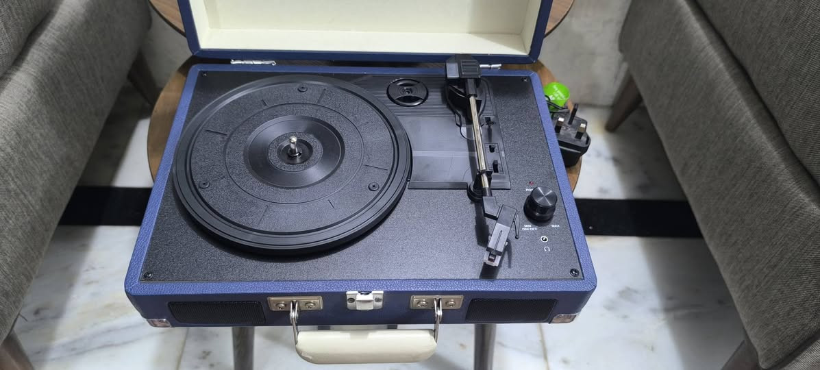 السلام عليكم
جهاز كرامافون 
شكل حقيبه جلد 
باله اوربي 
شغال 3 سرع 
مع محوله خارجيه 
السعر 30
التوصيل 5 بغداد 6 باقي المحافظات


**إذا كنت صاحب هذا الإعلان وتريد حذفه لأي سبب، رجاءا أرسل رسالة إلى الدعم الفني**