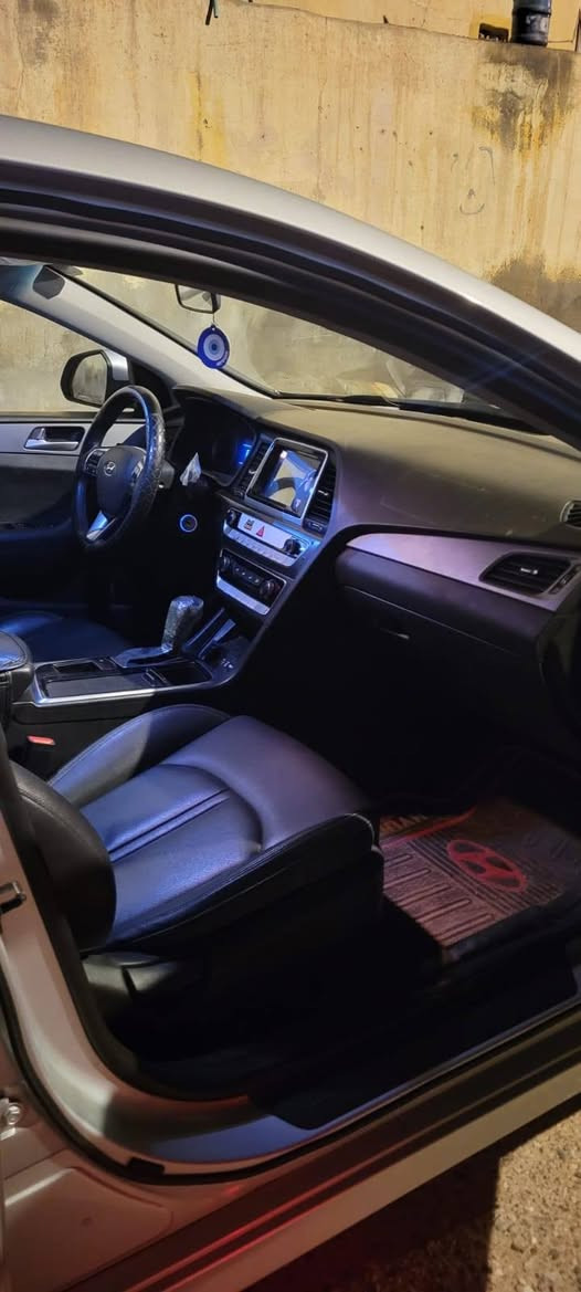 السلام عليكم
سوناتا 2023 
خط واحد غاز بلاد 
بيها صبغ من كوريا ٤ لو ٥ قطع 
مواصفات كما مبين بالصور 
سيارة بأسمنه مداور ثاني يوم 
السعر 150 وبيها مجال قليل 
مكلف بالنشر للاستفسار 
*********** متوفر وات ساب
