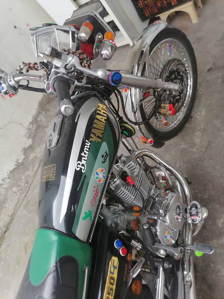 سەرەتا بەناوی خودای گەورە ئەم مانتۆرە بۆ فرۆشتن حیمیایە مەکینەو گێروو هەمووی بەشەرتە مانتۆرەکی هەتا برێی جوانە هەمووی درووست کرایە شانسی نیکلە کامل دەستکاری و نیکلە کامل جوان کاریە پێی دەلێن حیمیایی مەنەفێست ئەسلیە لەهەولێرە ئەگەر موشتەرینی و لێی نازانی توخوا سوکیشی مەکە لەگەر رێزم *********** أربيل, العراق
