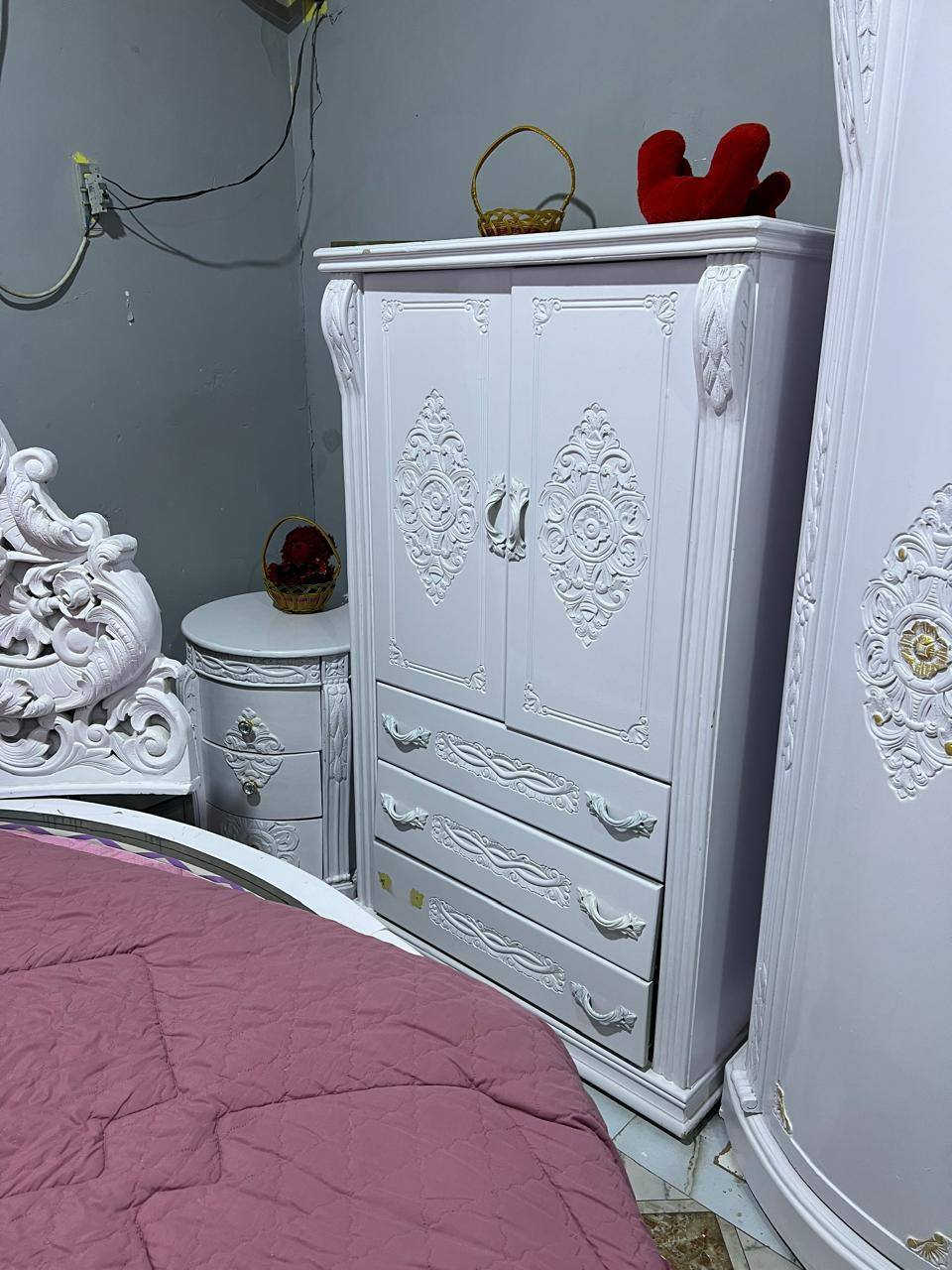 سلام عليكم غرفة نوم كويتيه غرفه جديده احله من صوره مكاني البصره الهارثه سعر١٨٠٠ وبيه مجال***********
