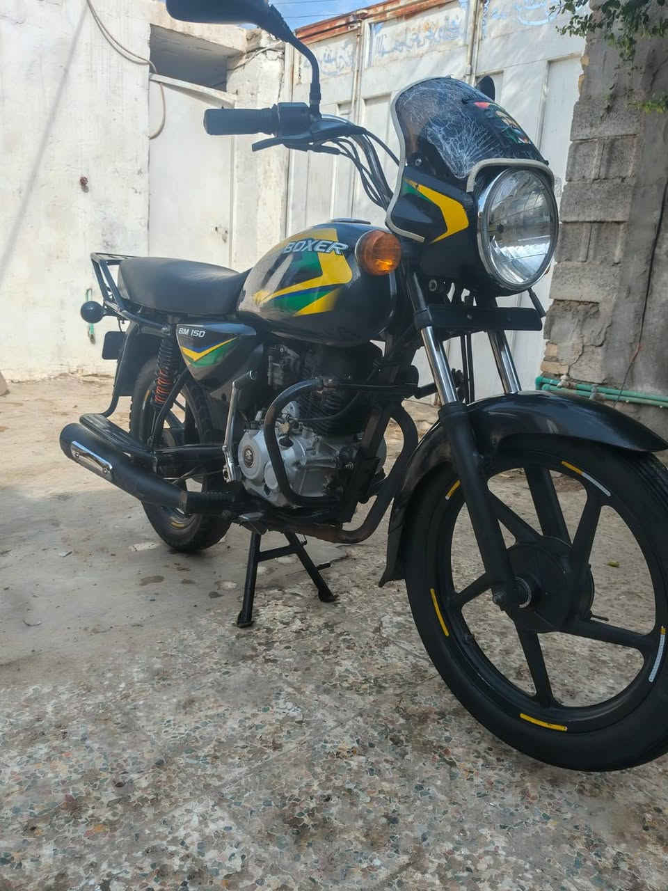 دراجه بوكسر نثيه للبيع بمليون 300 وبيه مجال الطيبين موديل 20 دراجه نضيفه بيه الدرع طاك وبيه الدبل الكدام طاك *********** وبخدمت الشراي ميسان المجر الكبير
